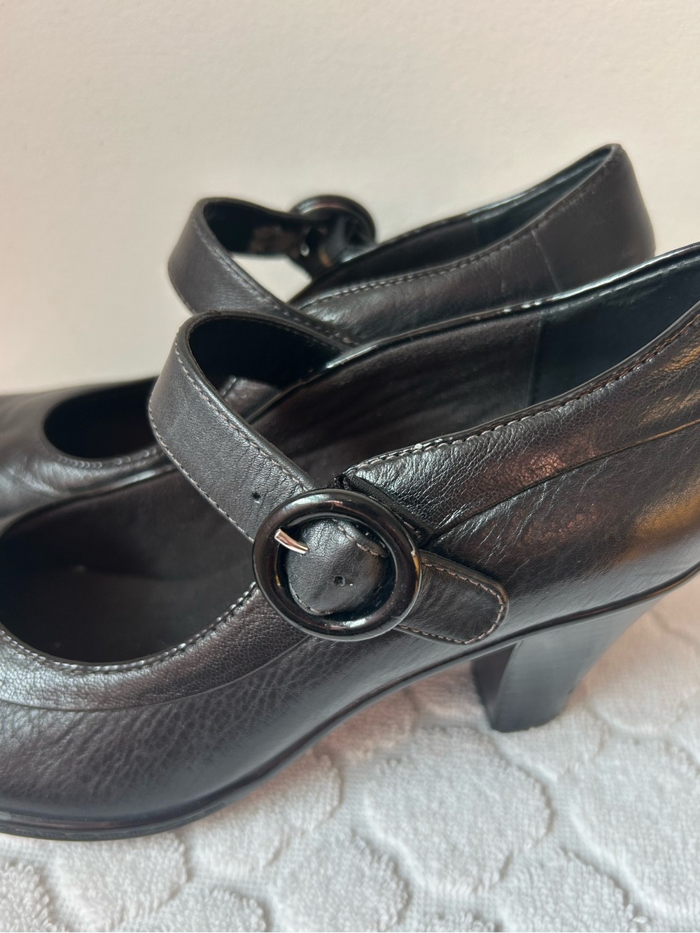 Clarks Emily 2 Mabel Black Leather Mary Jane Pumps. Size 8. - Picture 4 of 12